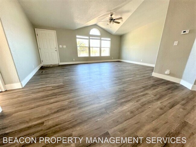 Foto del edificio - 4 br, 3 bath House - 22912 DUSTIN ROAD