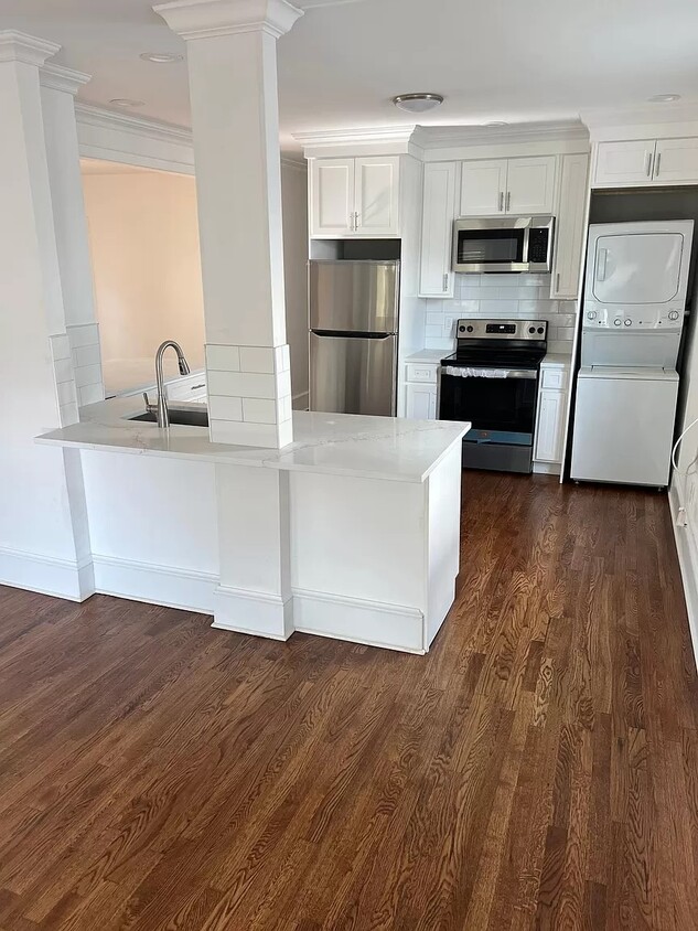 Photo - 305 Grovers Ave (Bridgeport, CT)