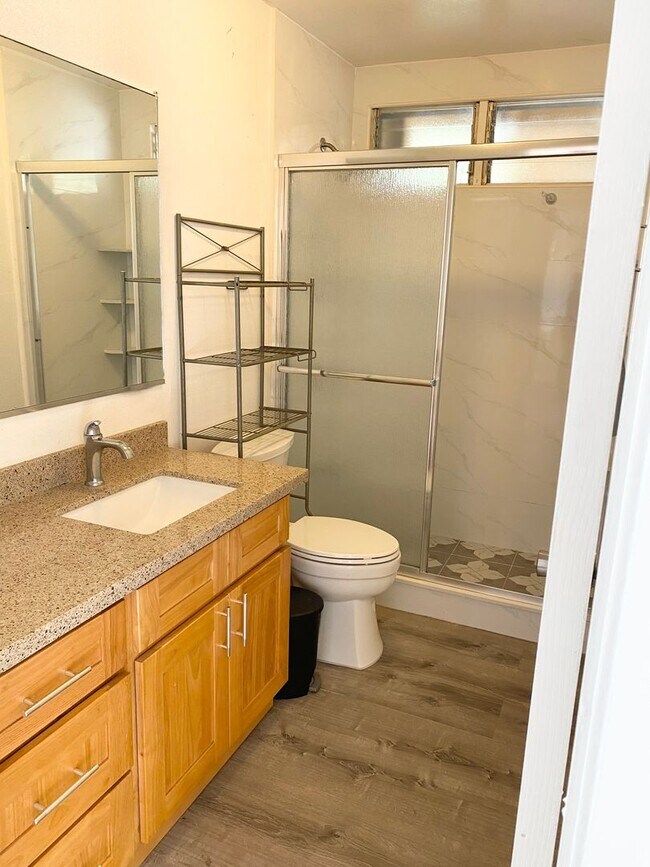 Foto del edificio - PRICE REDUCTION! Moanalua Valley - 2 bedro...