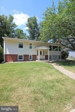 Building Photo - 102 Yeonas Dr SE