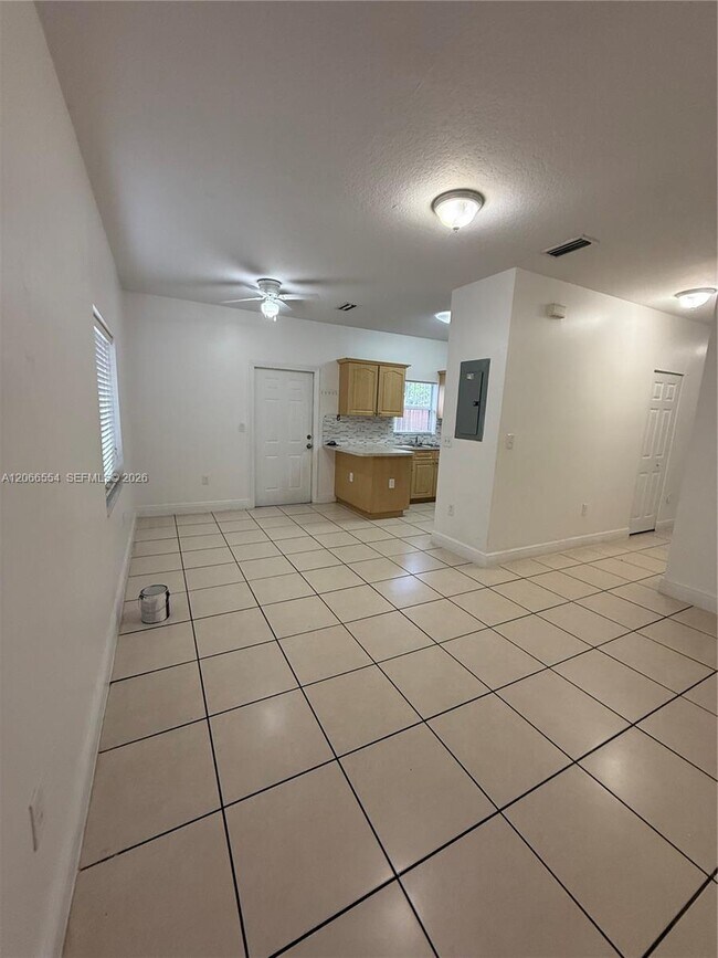 Foto del edificio - 761 NW 24th Ct