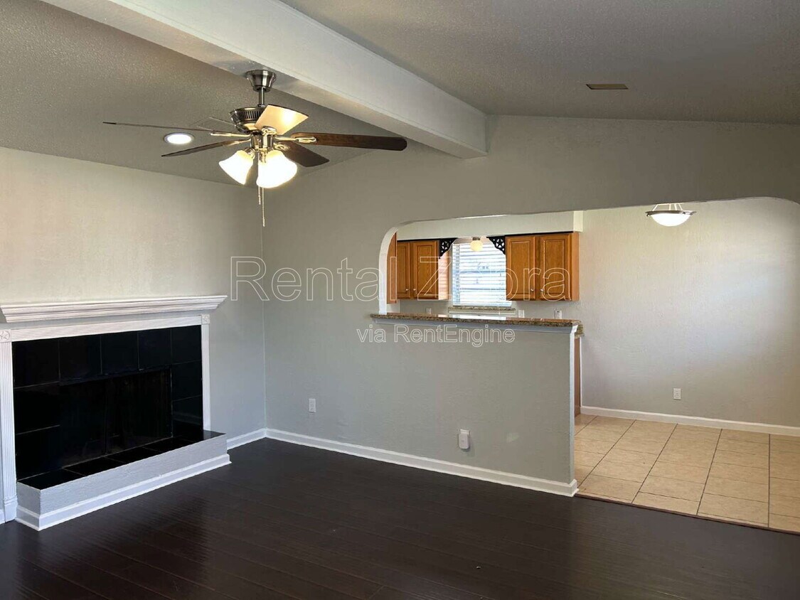 Photo - 2939 Longmeade Dr