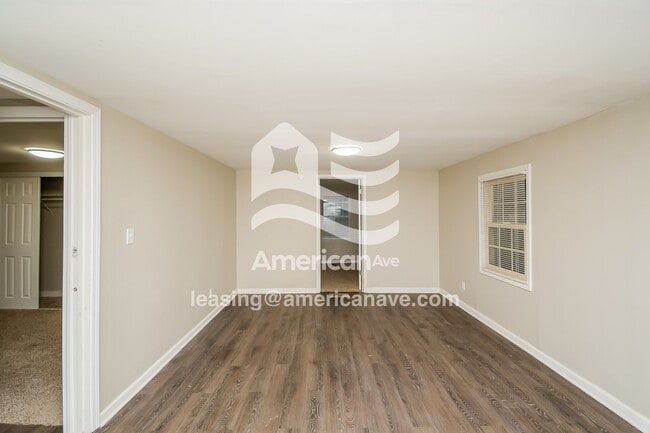 Building Photo - 1227 E 4th St