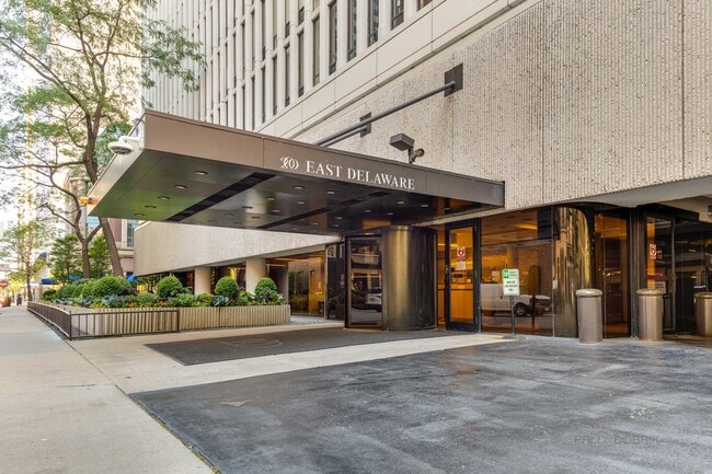 Building Photo - 200 E Delaware Pl