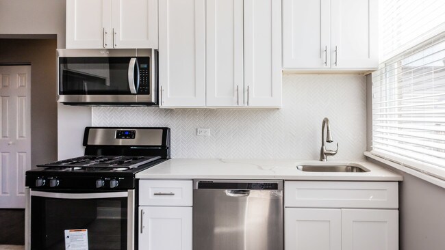 Foto del edificio - 3905 W Belden Ave