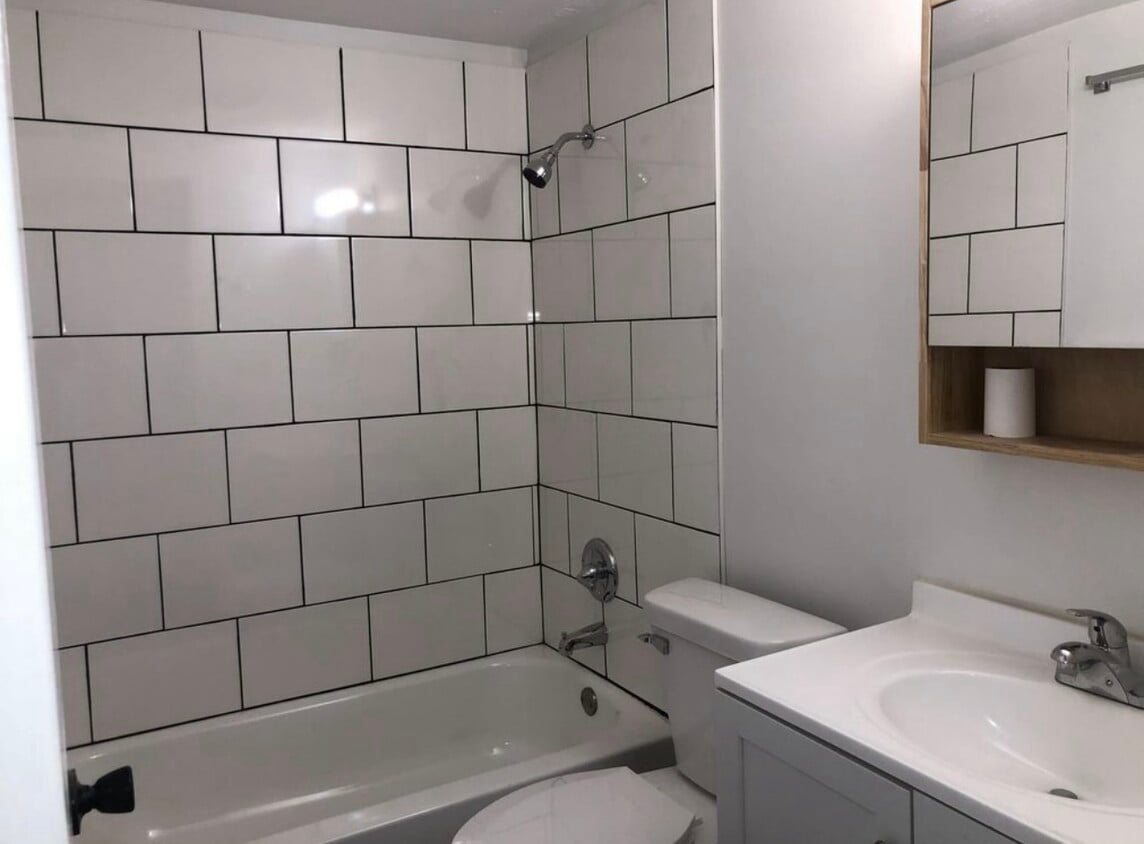 Bathroom - 483 N Prospect St