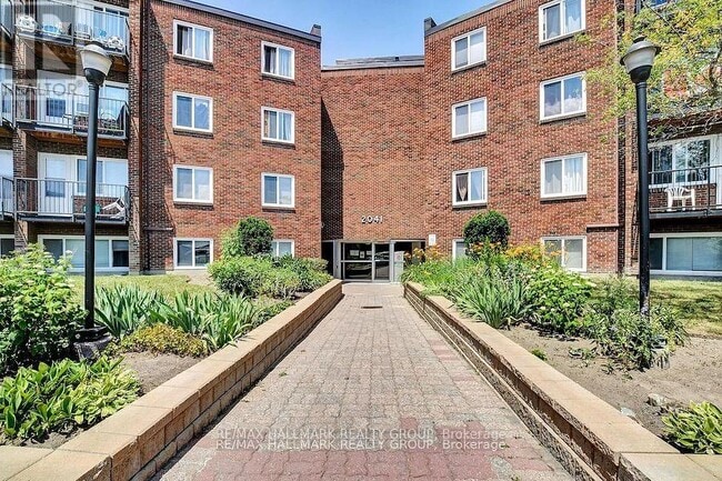 Building Photo - 2041 Arrowsmith Dr