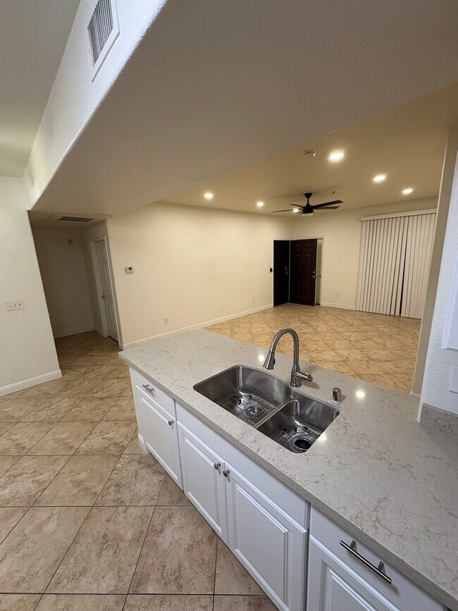 Foto del edificio - 24909 Madison Ave