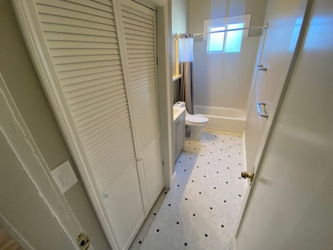 Building Photo - 540 32nd St