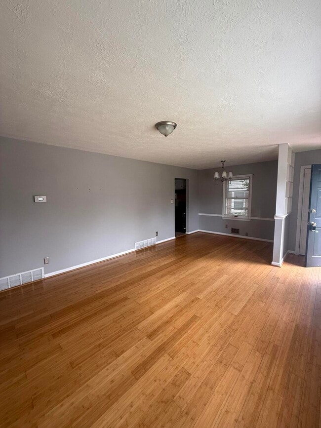 Building Photo - 2149 Violet Rd