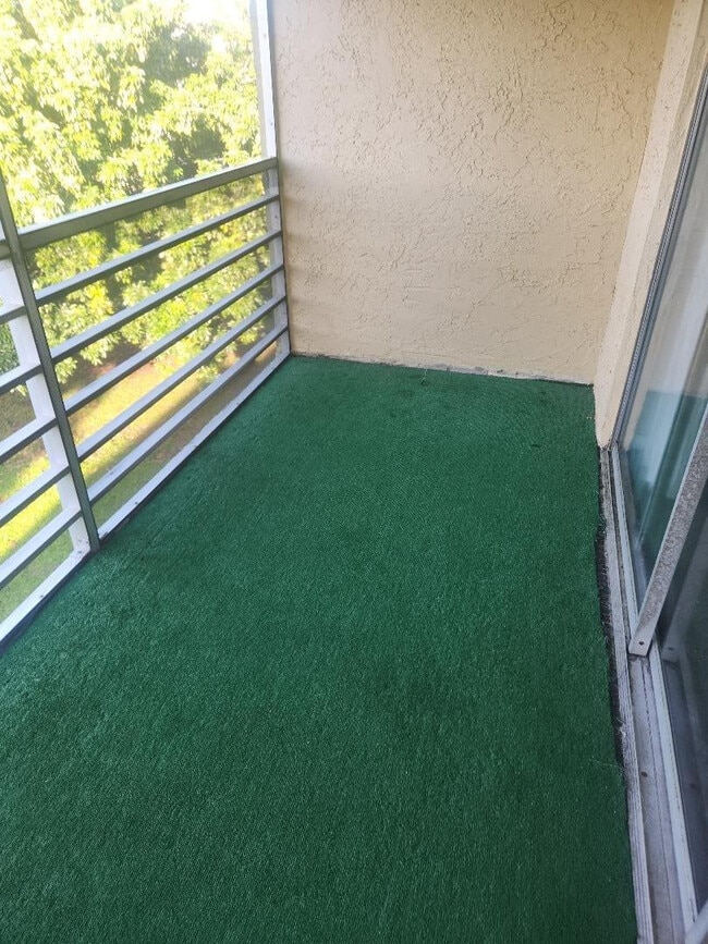 Foto del edificio - 613 Margate Ct