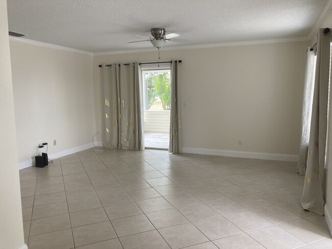 Building Photo - 1322 New Bedford Dr