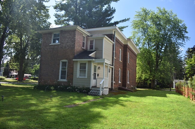 Apartment Entrance - 500 2nd St