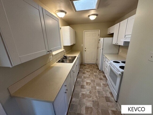 Foto del edificio - Huge House Near City Park, Great Layout