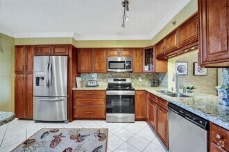 Building Photo - 2206 S Cypress Bend Dr