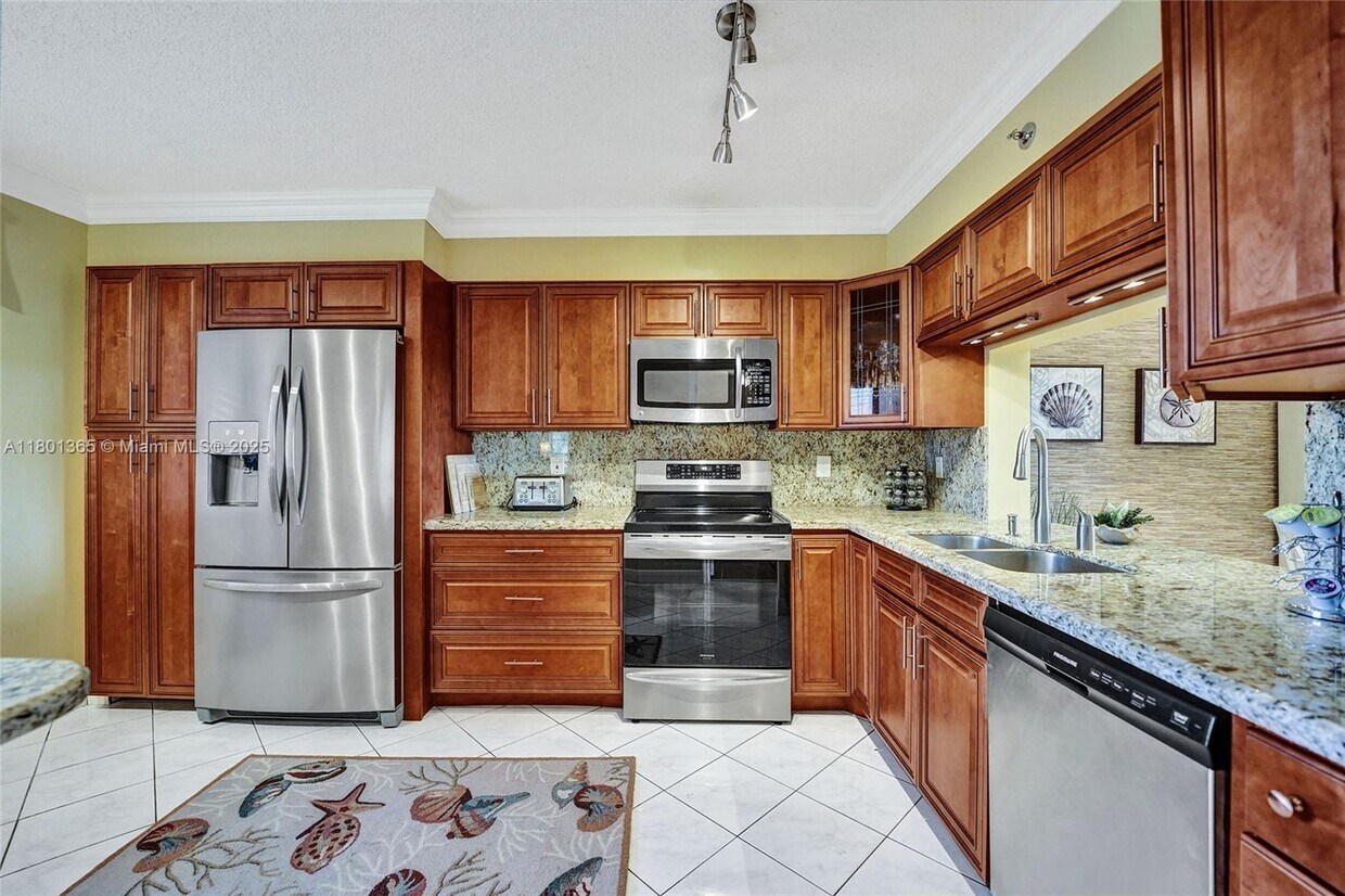 Foto principal - 2206 S Cypress Bend Dr