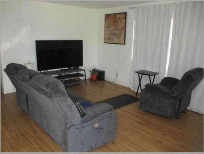 Living Room - 831 Mira Mar Ave