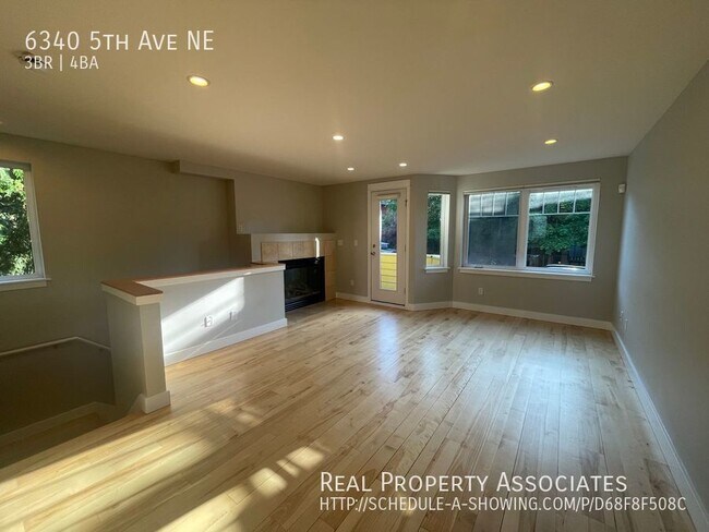 Foto del edificio - Pet Friendly 3bd 3.5ba Greenlake townhouse...