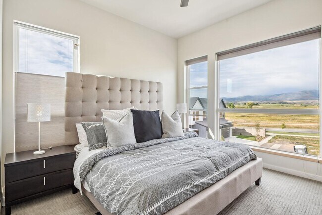 Foto del edificio - West Longmont 2BDR w/ Mountain Views