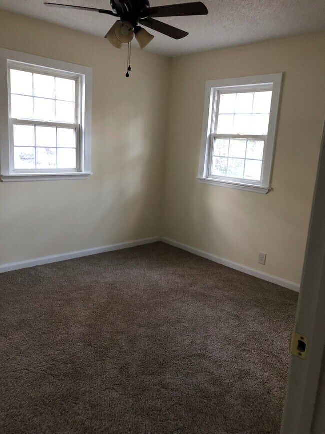 Building Photo - 513 Stewart Drive