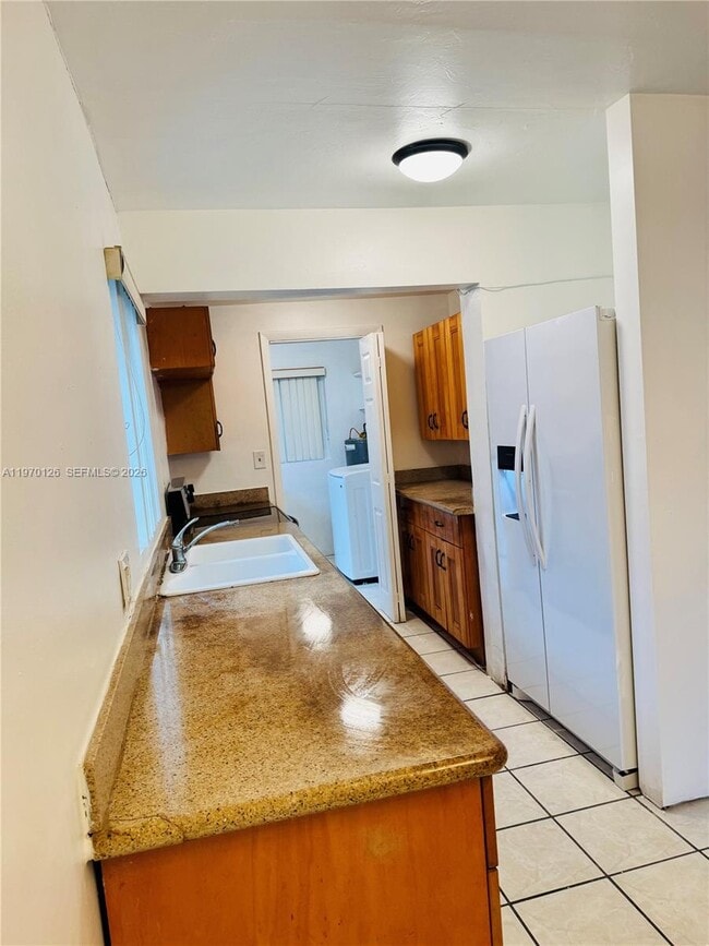 Foto del edificio - 2411 Rodman St