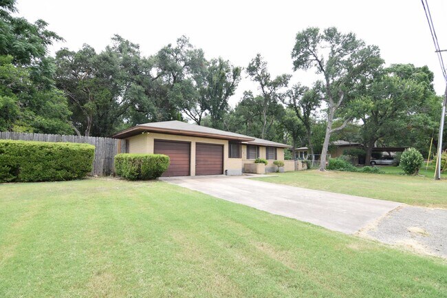 Foto del edificio - 3301 Hickory Rd