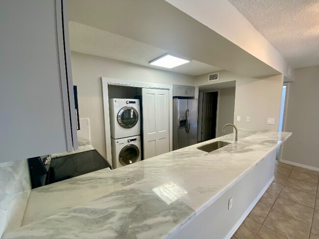 Foto del edificio - 3930 S Roosevelt Blvd