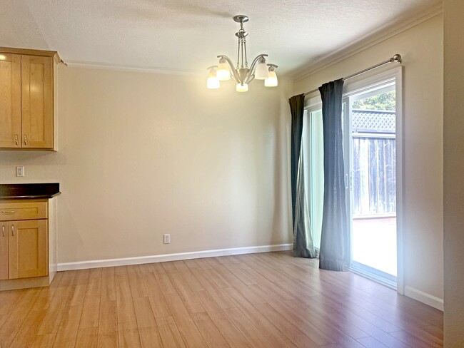 Building Photo - 874 Stonegate Dr