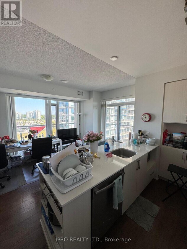 Building Photo - 2560-2560 Eglinton Ave W