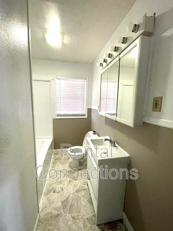 Building Photo - 604 S Carbon St