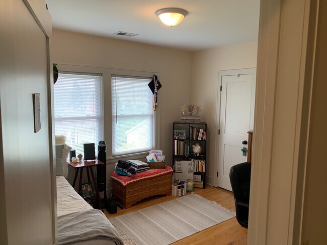 Foto del edificio - 1860 Jefferson Ave