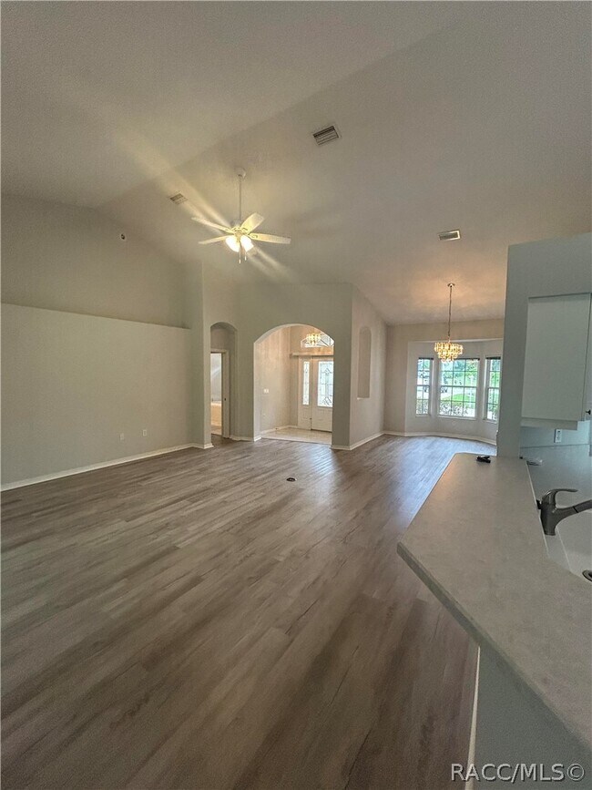 Foto del edificio - 2675 N Canterbury Lake Dr
