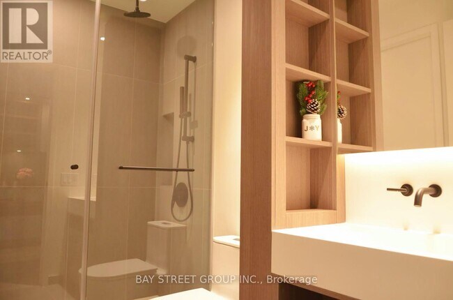 Photo du bâtiment - 55 Charles St E