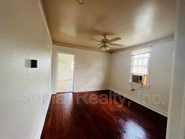 Building Photo - 2129 Mandolin St