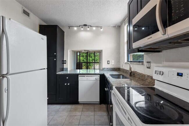 Building Photo - 8429 Forest Hills Dr