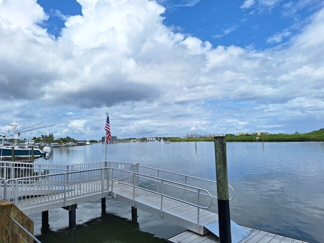 Building Photo - BOUCHELLE ISLAND - RIVER FRONT 2BR 2BA LON...