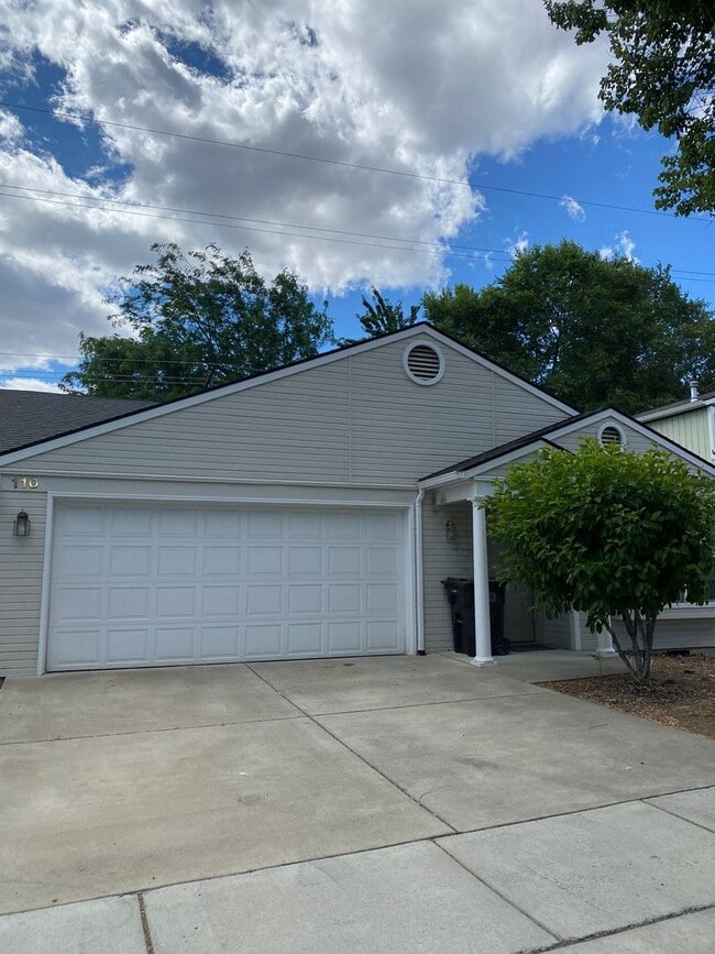 Building Photo - 110 Plum Ln
