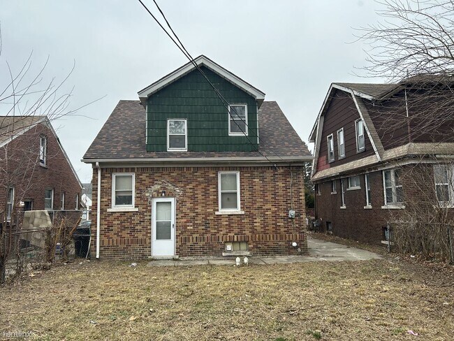 Building Photo - 3 br, 1.5 bath House - 11227 College St