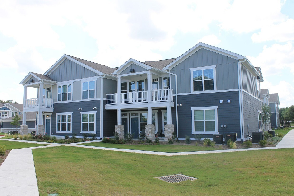 Springs at Lakeline Apartments 9239 Amberglen Blvd Austin, TX