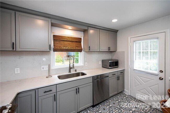 Foto del edificio - 6719 Bradstock Ln