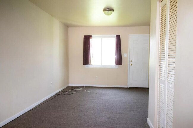 Photo - 32620 Manistee St Apartments