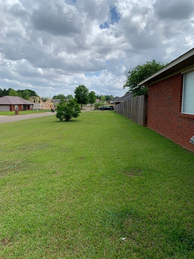 Building Photo - 3 br, 2 bath House - 101 Fieldstone Drive