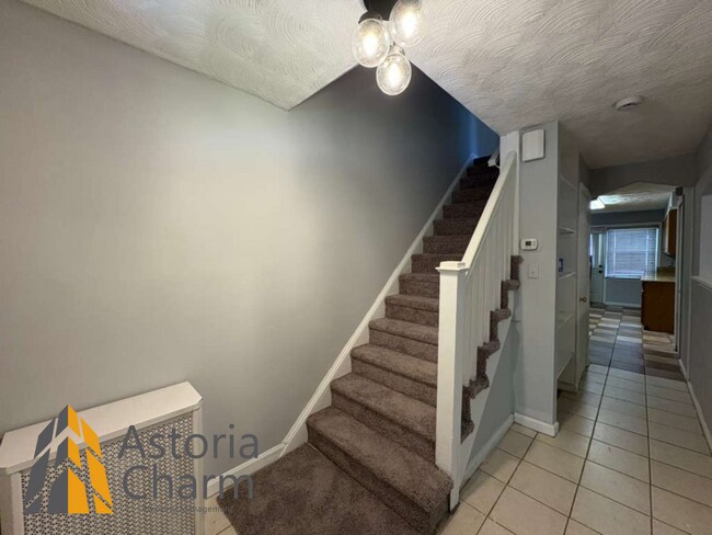 Building Photo - Conveniently Located 4 Bedroom with Privat...