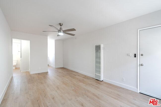 Foto del edificio - 845 S Kenmore Ave