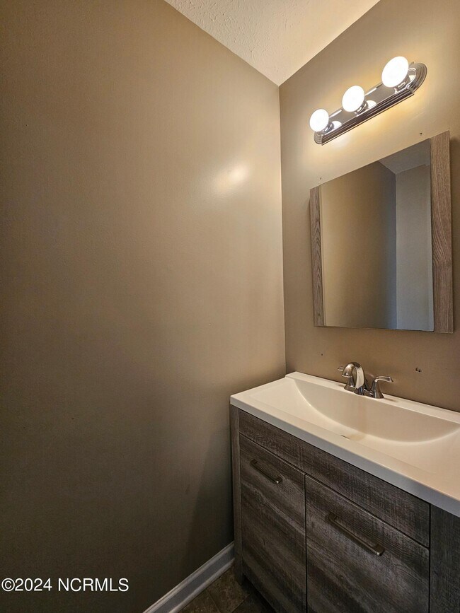 Building Photo - 316 Providence Dr