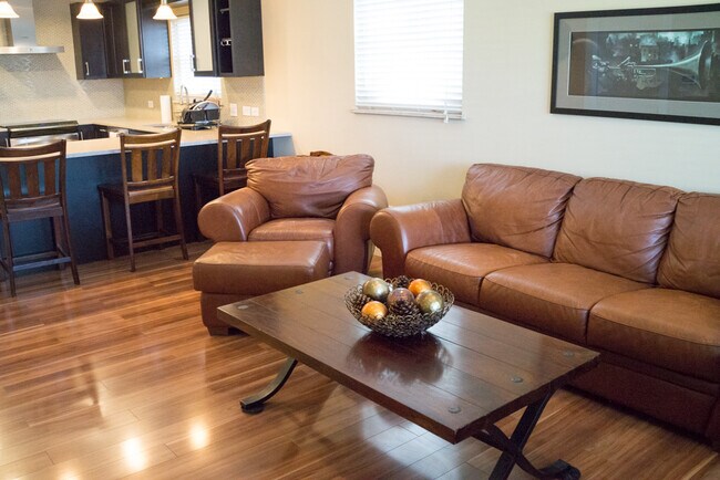 Foto del edificio - Evolve Real Estate: Fully Remodeled Gorgeous Bungalow in West Wash Park. 2 Bedrooms JULY 15!