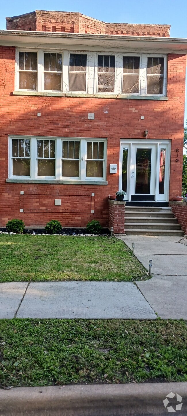 Building Photo - 810 Farragut Pl