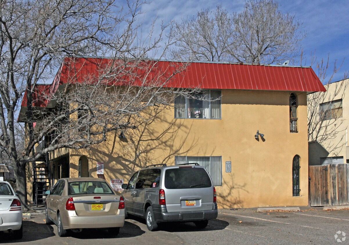 Building Photo - 919-923 Alvarado Dr SE