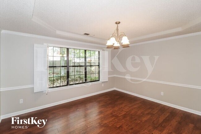 Foto del edificio - 8410 Walnut Tree Dr