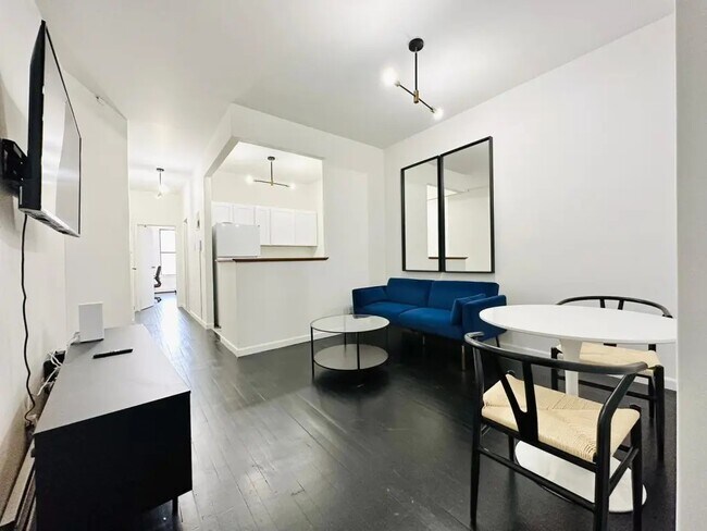 Foto del edificio - Furnished room/NOT APARTMENT